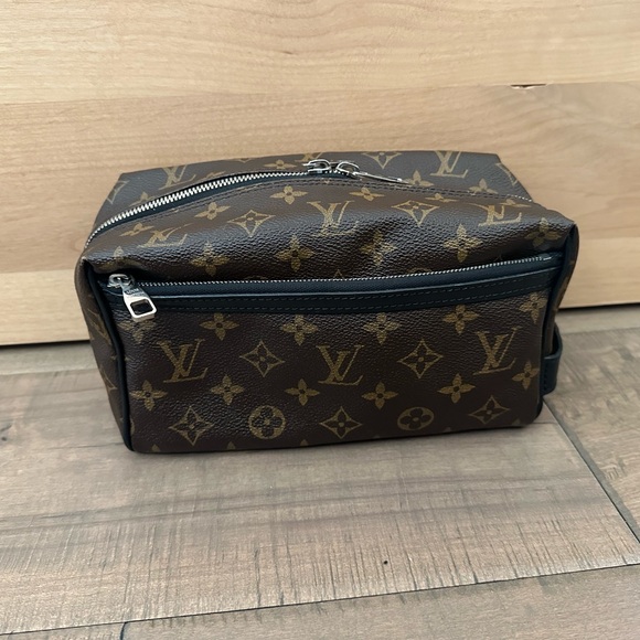 Louis Vuitton Macassar true toilette/Dopp kit - Picture 1 of 9